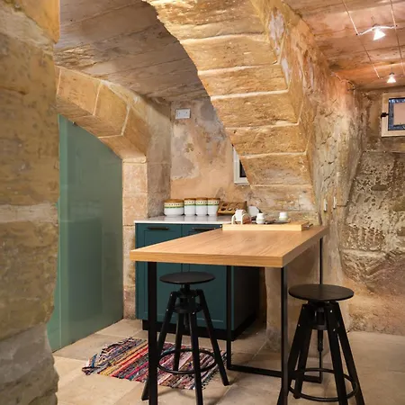 Traditional 1br Maltese Maisonette Near Grand Harbour Area