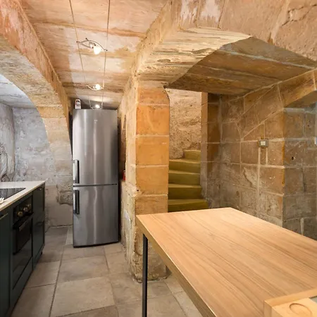 شقة Traditional 1br Maltese Maisonette Near Grand Harbour Area فاليتا