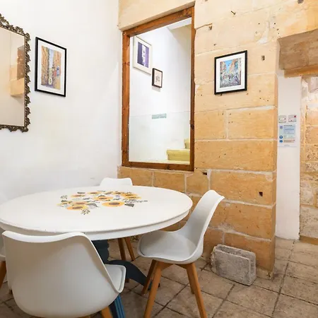 شقة Traditional 1br Maltese Maisonette Near Grand Harbour Area فاليتا