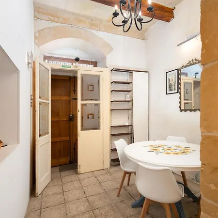 Traditional 1br Maltese Maisonette Near Grand Harbour Area *
