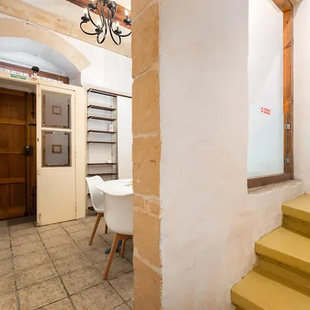 Traditional 1br Maltese Maisonette Near Grand Harbour Area * فاليتا