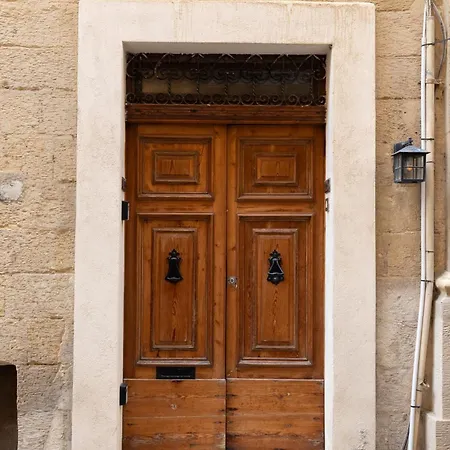 Traditional 1br Maltese Maisonette Near Grand Harbour Area شقة
